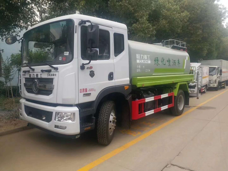 东风D9洒水车